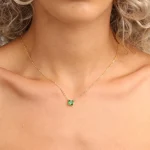 ⁦שרשרת כסף ציפוי זהב תליון ריבוע ירוק⁩ – תמונה ⁦2⁩