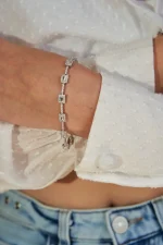 ⁦צמיד טניס כסף  משובץ זרקון בעיצוב מלבני יוקרתי⁩ – תמונה ⁦2⁩